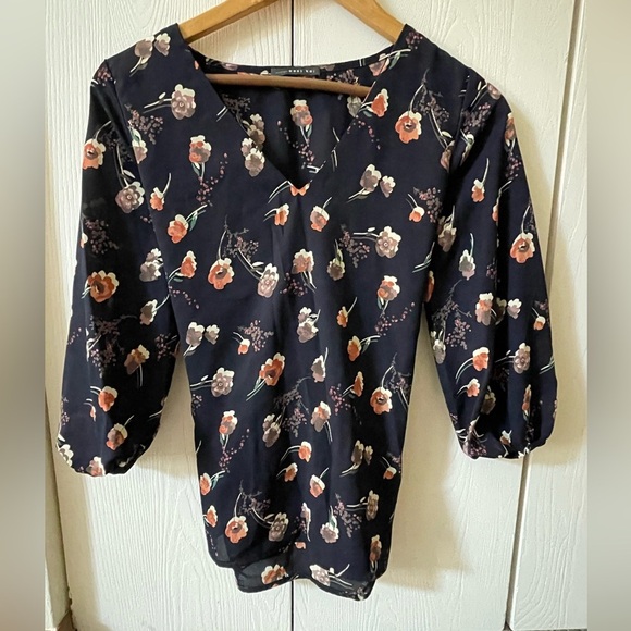 West Kei Floral V-Neck Women's Tie Waist Top - Picture 1 of 9